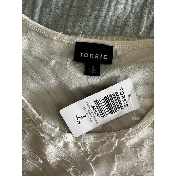 New Torrid Knit Jacquard Crew Neck Flutter Sleeve Tee Pristine White Size 2 2X - Picture 4 of 5